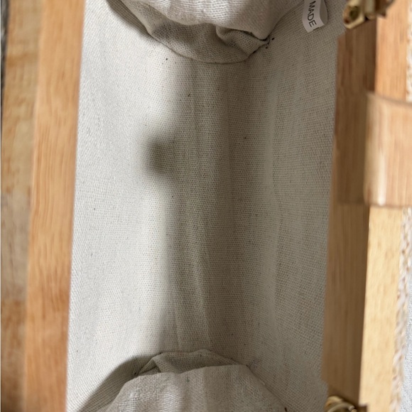 Elegant Cream Woven Clutch with Gold Chain - Picture 2 of 4